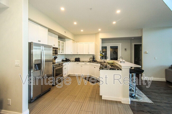 Building Photo - 1088-1088 Sunset Dr