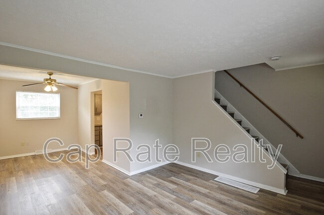 Building Photo - 1226 Parkview Dr