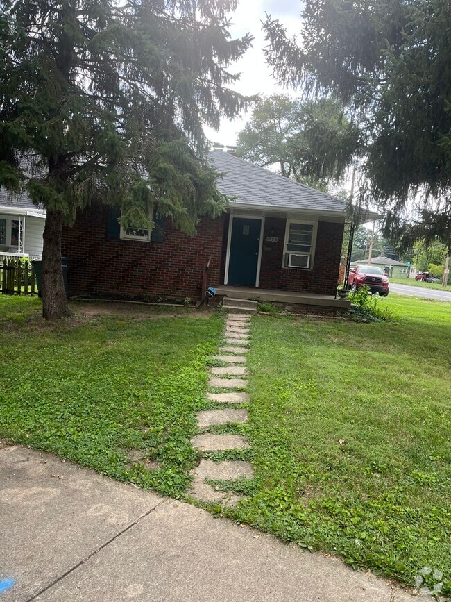 Building Photo - 1556 Shannon Ave