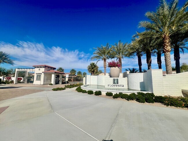 Building Photo - AVAILABLE NOW!! STUNNING 4 Bed/ 3.5 Bath POOL HOME in La Quinta!