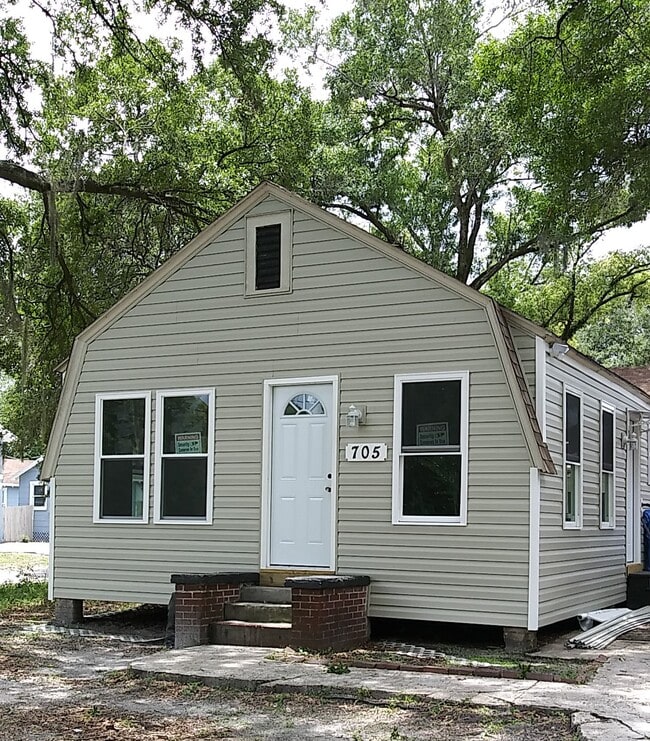 Building Photo - 705 E Hanlon St