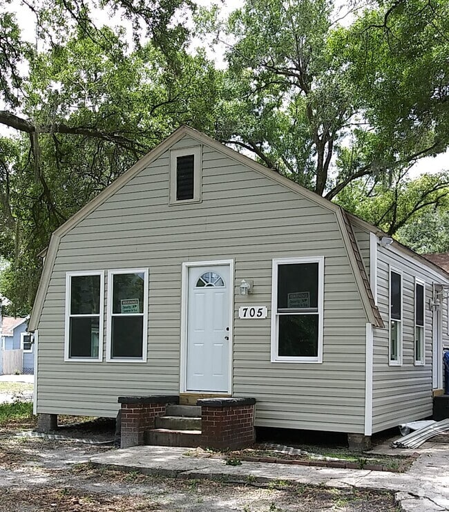 Building Photo - 705 E Hanlon St