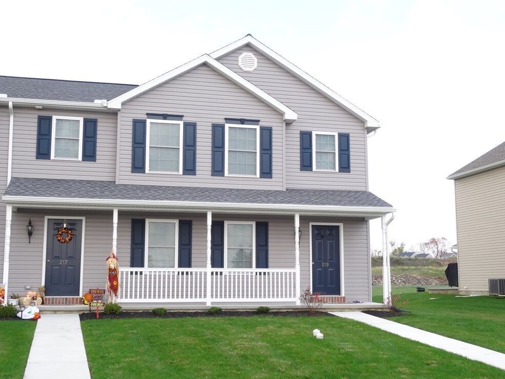 Primary Photo - 219 Limestone Dr