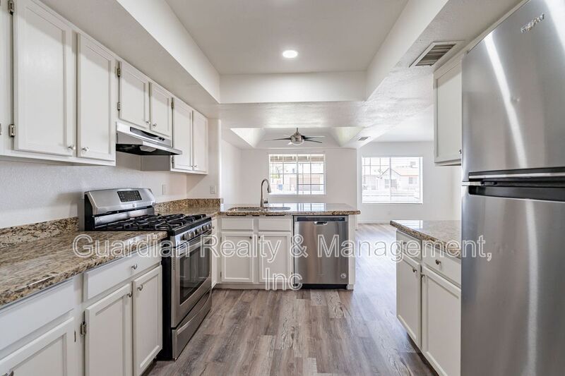 Foto principal - 2335 W Desiree Ln