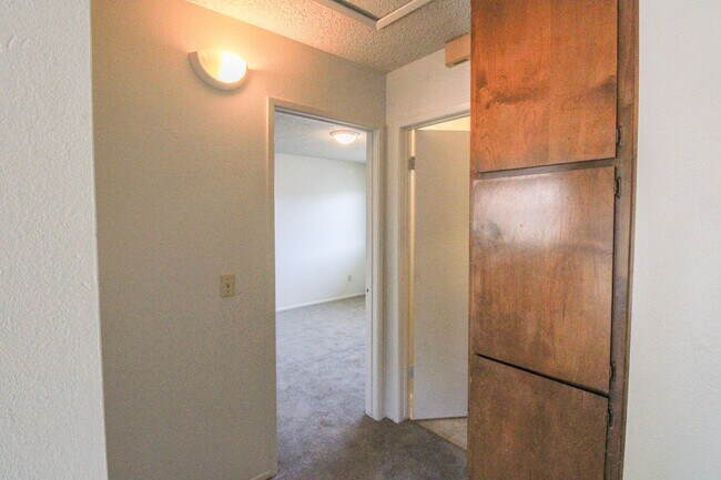 Foto del edificio - Updated, 2 bedroom, 1 bath apartment tucke...