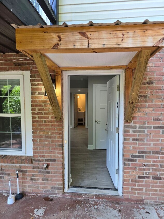 Primary Photo - Studio with 1 bath in duplex