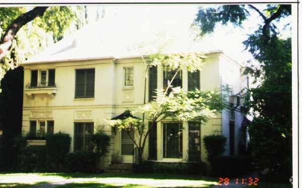 Building Photo - 338 N Palm Dr