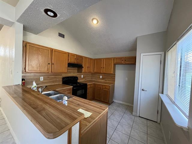 Building Photo - 6511 Devine Dr