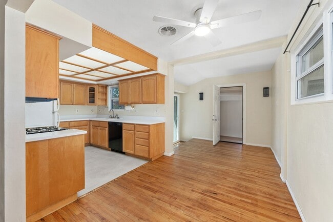 Building Photo - 1231 Evilo St