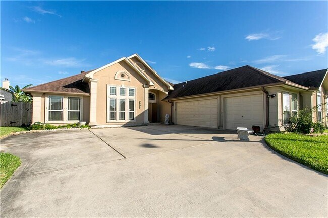 Building Photo - 3926 Elvis Dr
