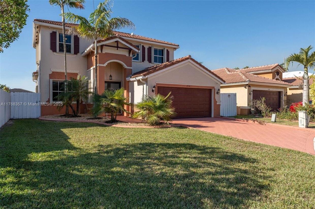 Foto principal - 1856 NE 3rd Ct
