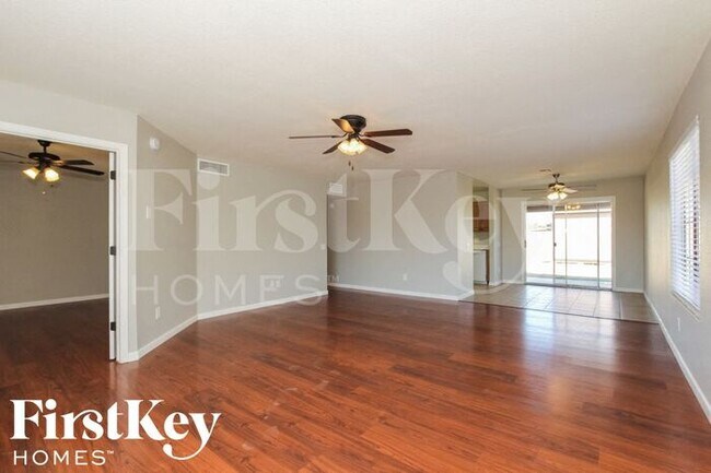 Foto del edificio - 21036 N 34th Dr