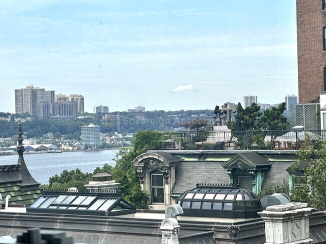 Foto del edificio - 318 West 107th Street