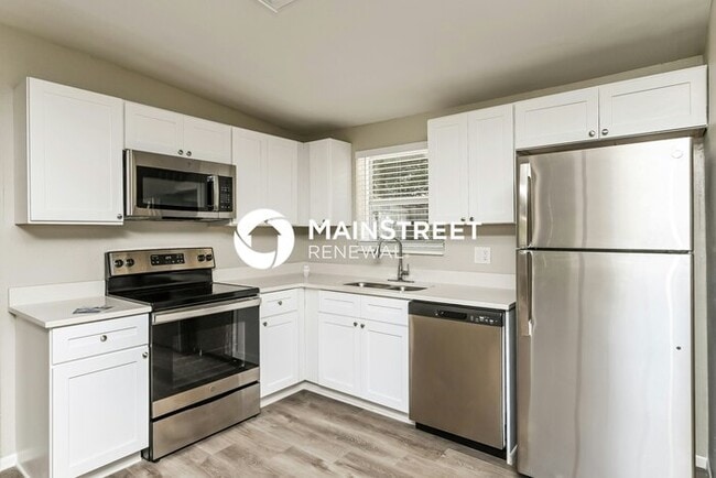 Building Photo - 3 Bedroom Pet-Friendly Home in Tampa, FL with Main Street Renewal