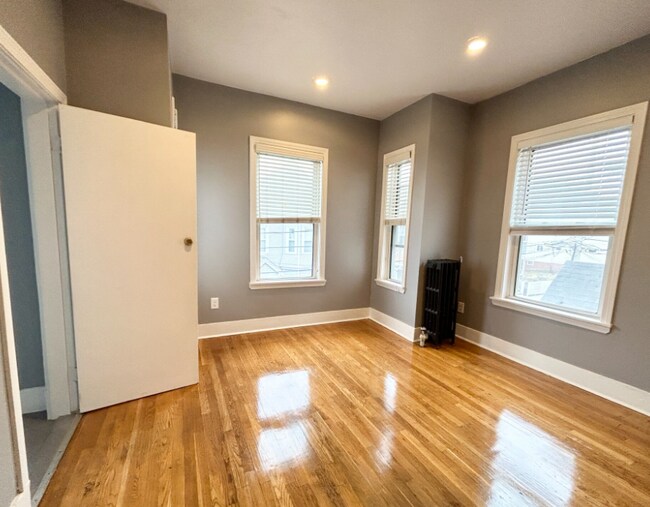 Building Photo - 14 Batchelder St