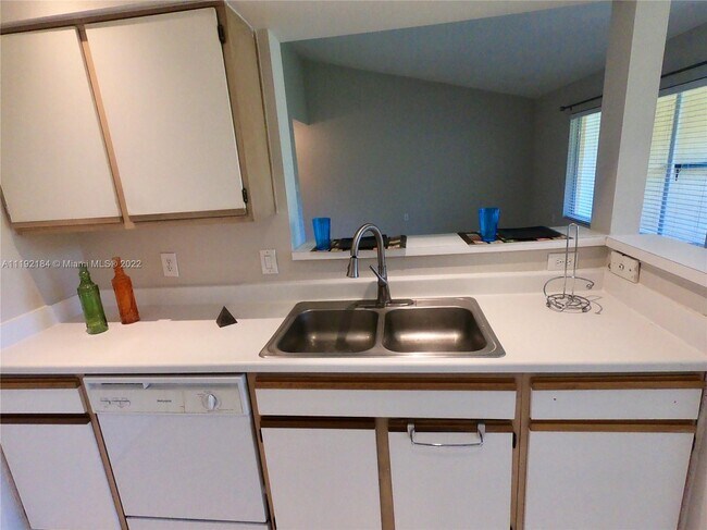 Foto del edificio - 2627 NW 33rd St