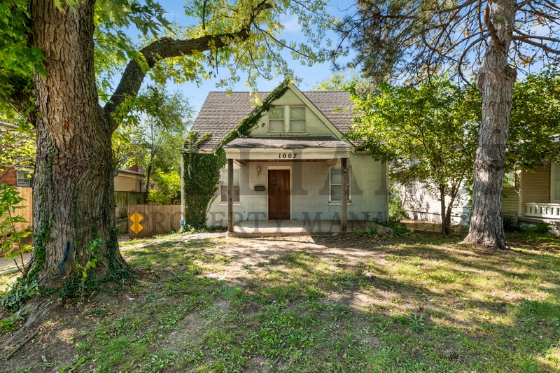 Primary Photo - 1007 N Yale Ave