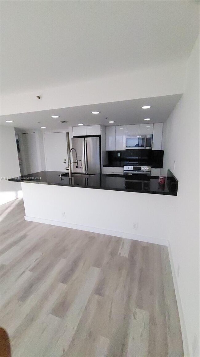 Building Photo - 7601 E Treasure Dr