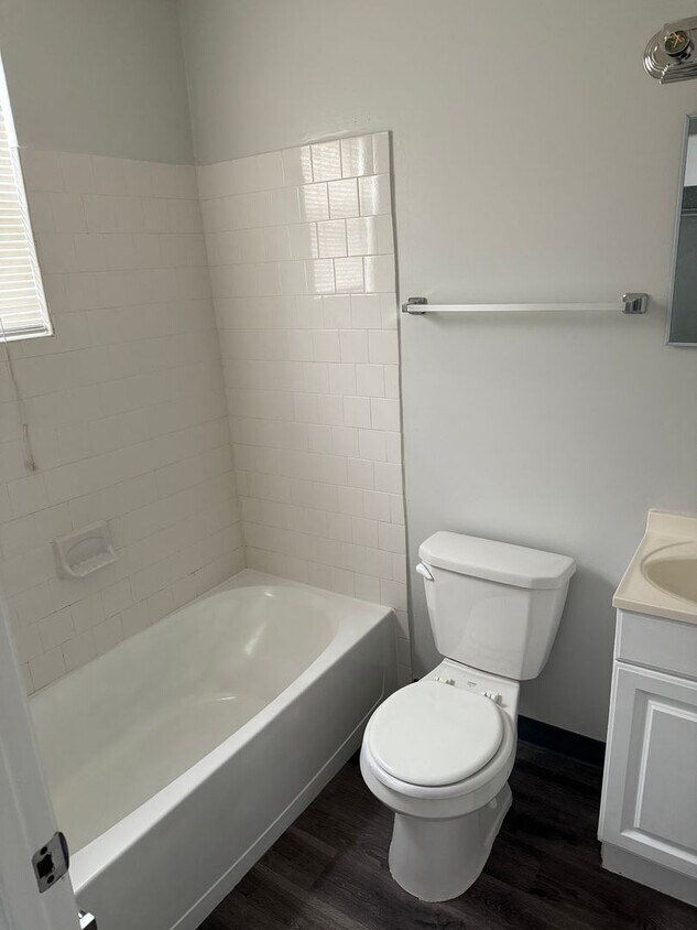 Building Photo - Now Leasing! Beautiful Studio.