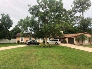 Building Photo - 525 Hidden Creek Dr