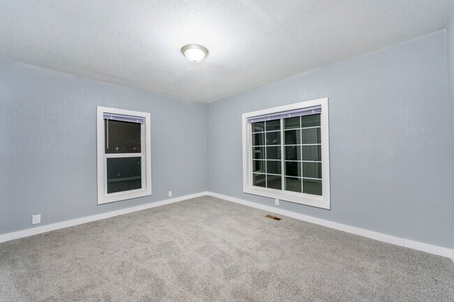 Foto del edificio - 407 W 6th Ave