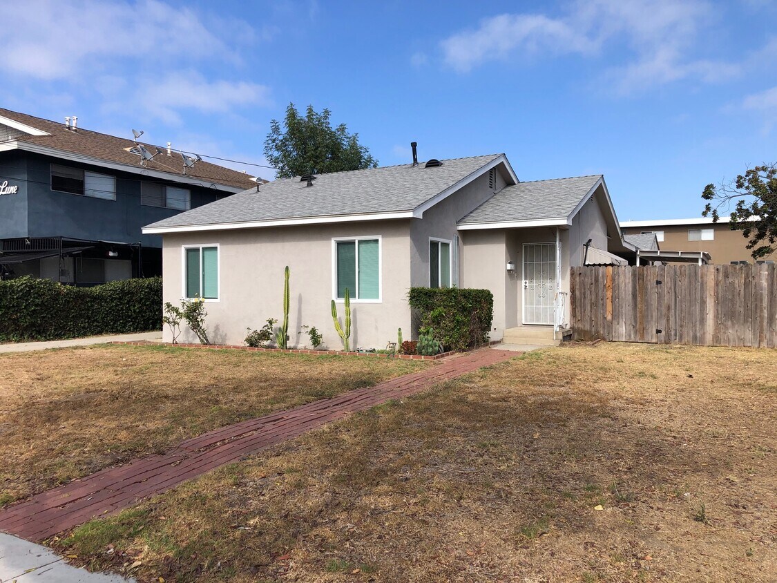 Primary Photo - 12140 Ramona Ave