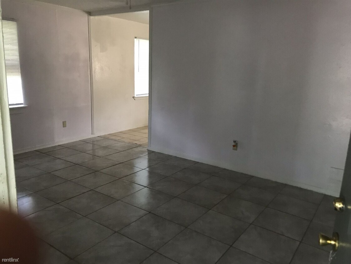 2 br, 1 bath House 808 Pirtle Street House Rental in La Marque, TX