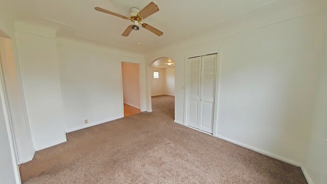 Building Photo - "1-Bedroom Haven in Warren: Cozy 700 sq ft...