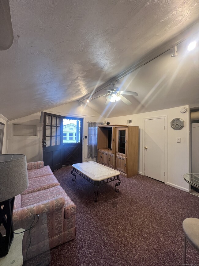 Building Photo - 466 Derby Ave