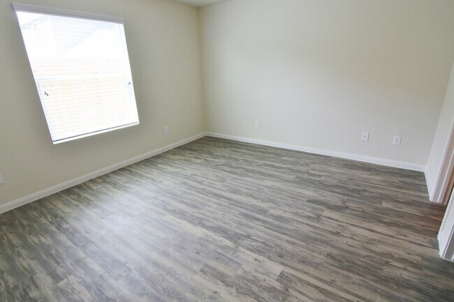 Building Photo - 5450 Quail Cove Ln