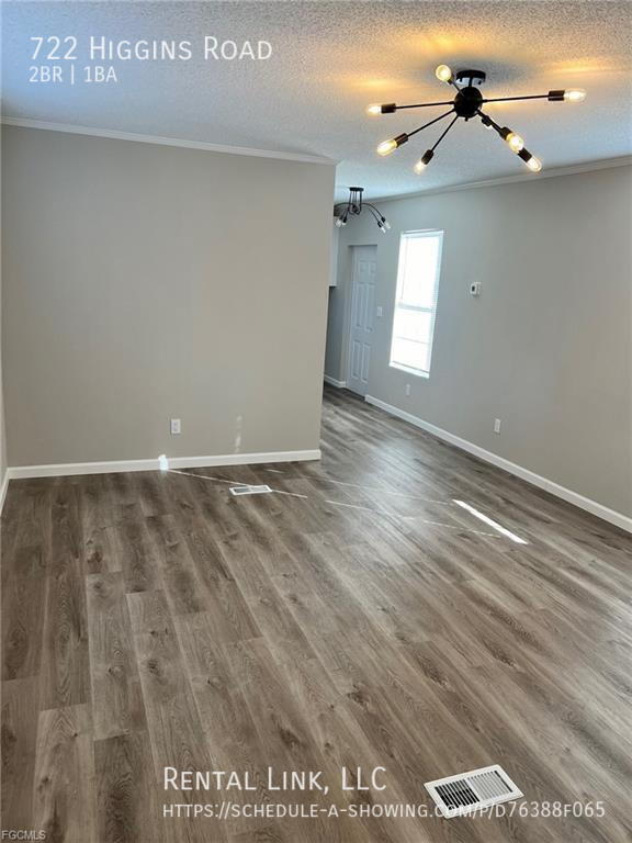 Foto del edificio - 722 Higgins Rd