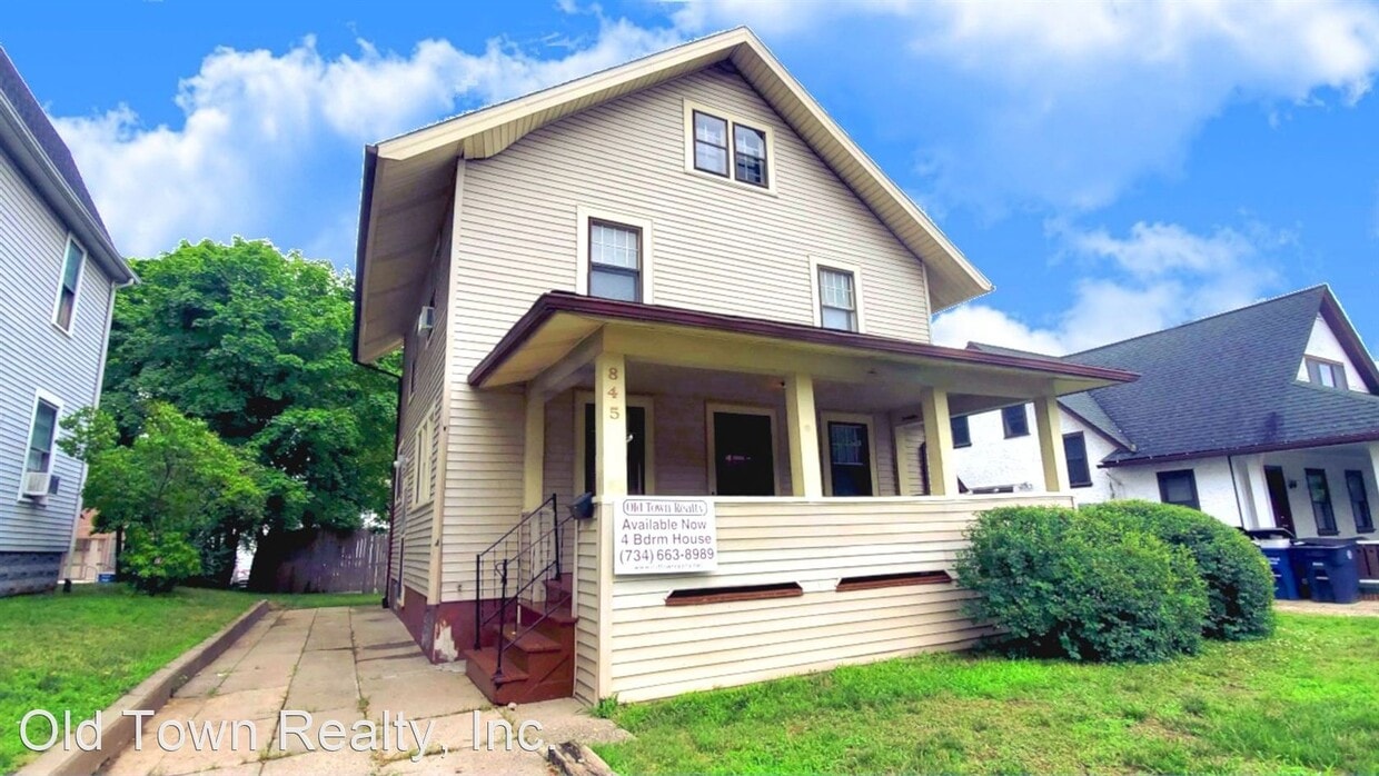 Primary Photo - 4 br, 1 bath House - 845 E. University Ave