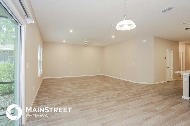 Foto del edificio - 16180 Blossom Lake Dr