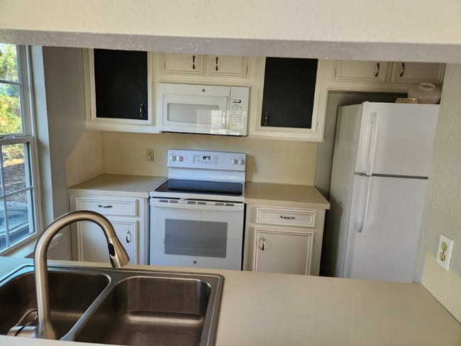 Building Photo - 27 N Circlewood Glen