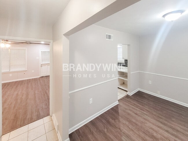 Building Photo - 3685 Naylor Dr