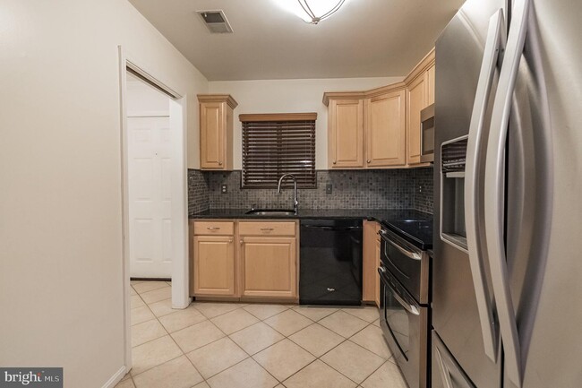 Building Photo - 2811 Lee Oaks Ct