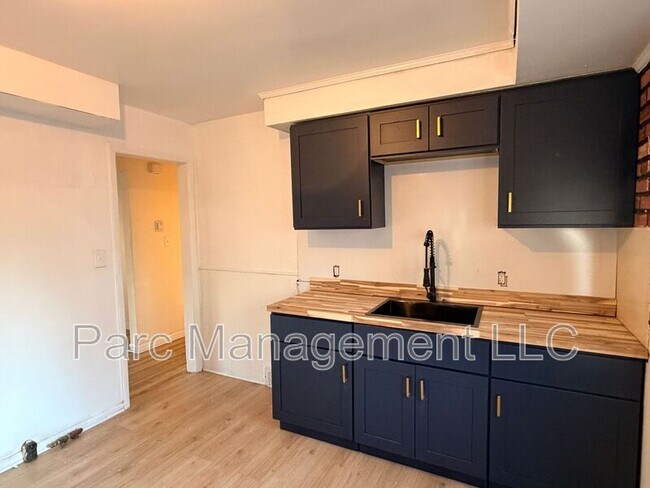 Foto del edificio - 16121 W Parkway St