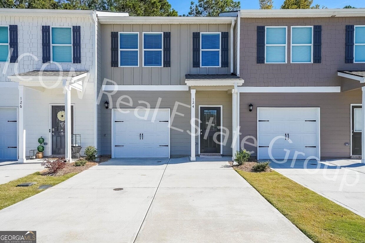 Primary Photo - 124 Village Green Dr