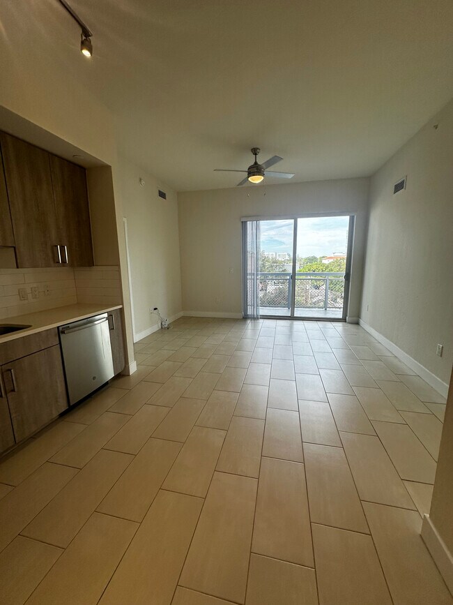 Foto del edificio - 223 NE 27th St