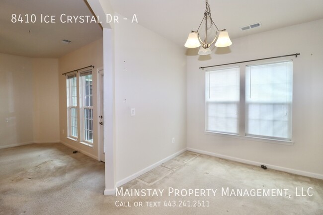 Foto del edificio - 2 Bedroom Condo in 55+ Legacy at Cherry Tr...