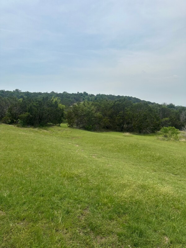 Foto del edificio - 230 Linda's Ln