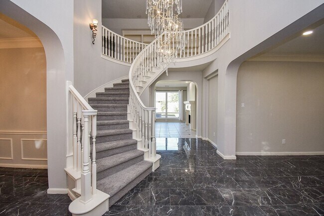 Building Photo - 2810 Grassy Knoll Ct