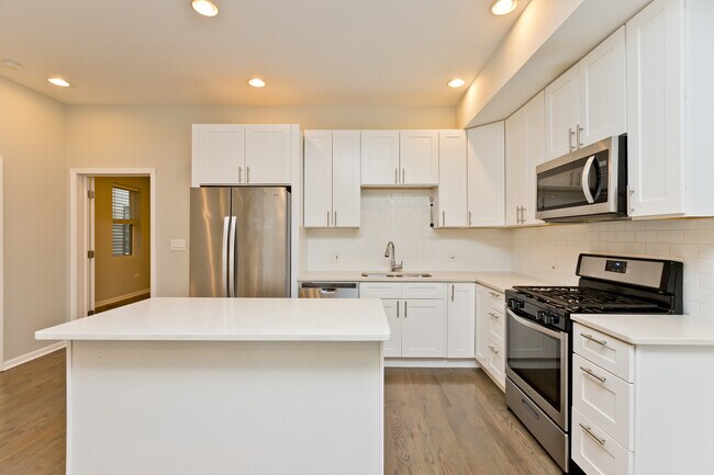 Building Photo - 712 N Willard Ct
