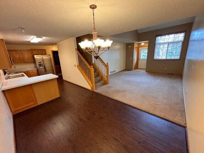 Foto del edificio - Stunning Woodbury Townhome in perfect loca...