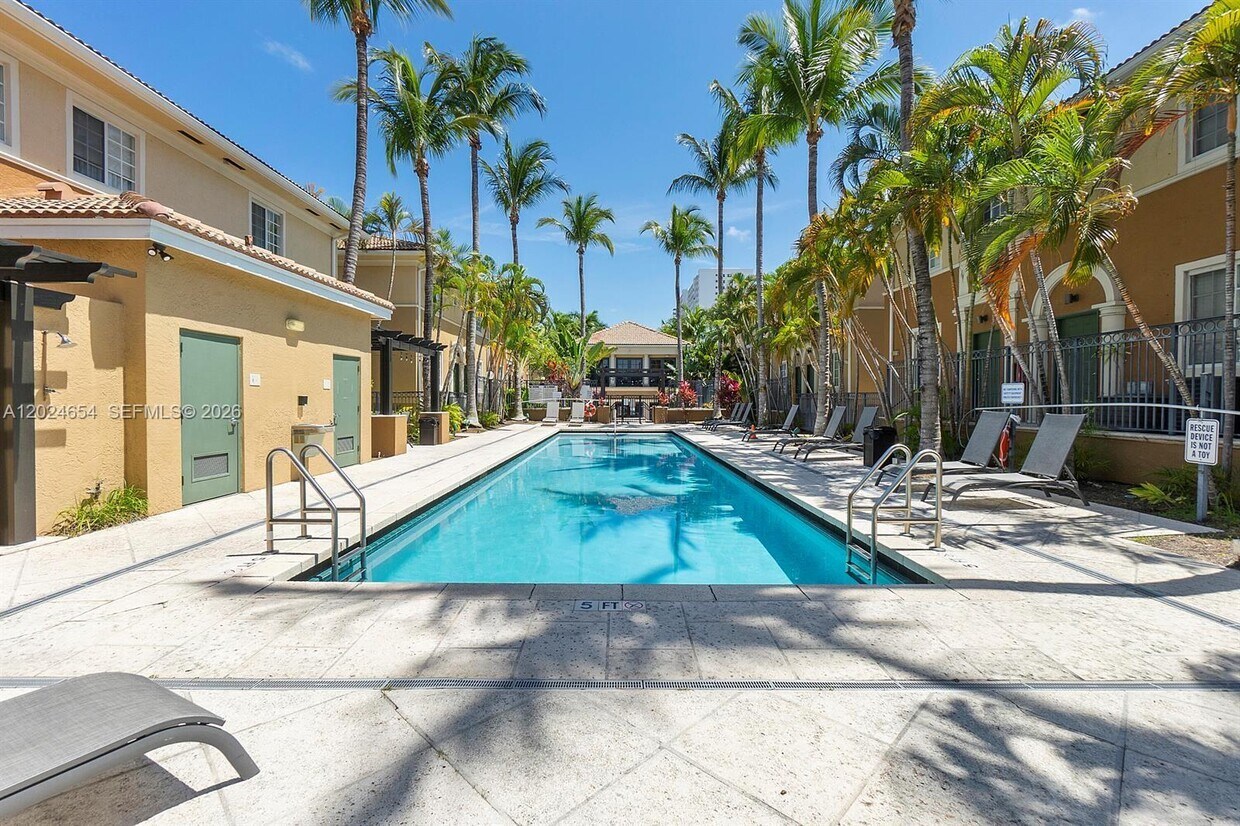 Foto del edificio - 2861 NE 185th St