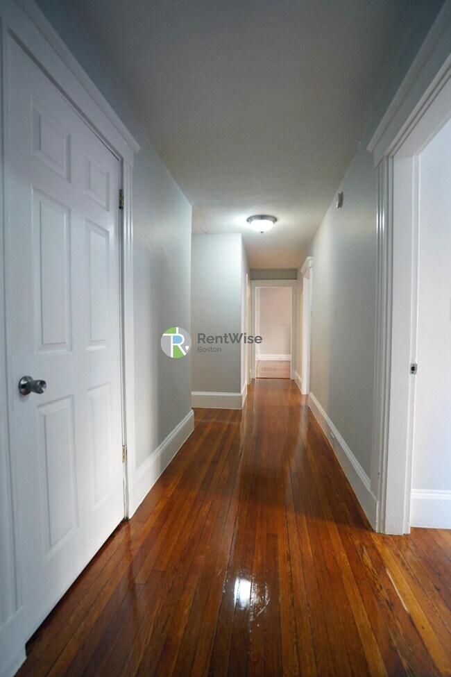 Building Photo - 146 Chiswick Rd