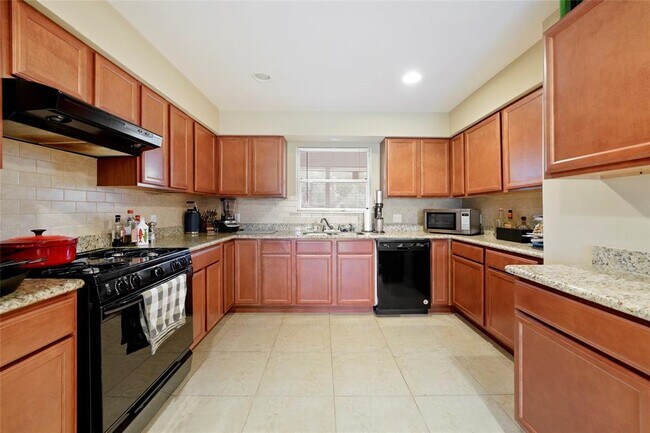 Building Photo - 9825 Pine Lake Dr