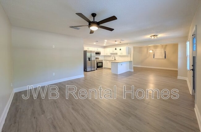 Foto del edificio - 755 McDuff Ave S