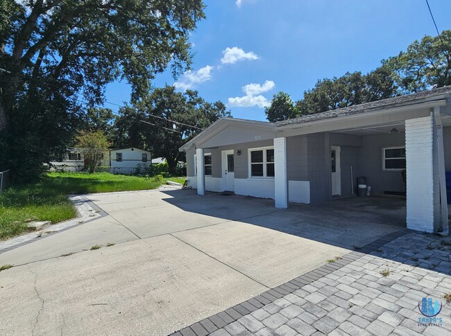 Building Photo - Charming 4 Bedrooms 3 Bathrooms Home for R...