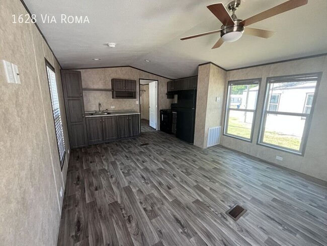 Building Photo - 1628 Via Roma Dr